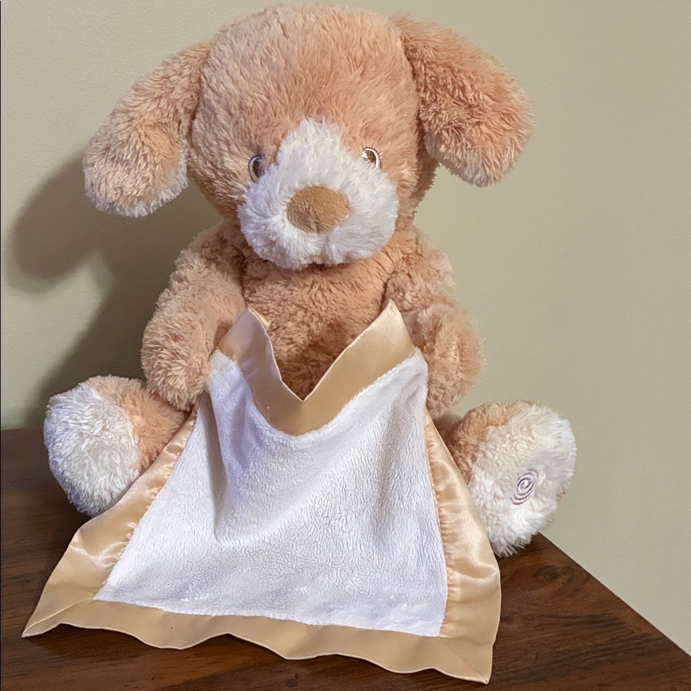 Gund - PEEK-A-BOO PUPPY TALKING/ANIMATED PLUSH